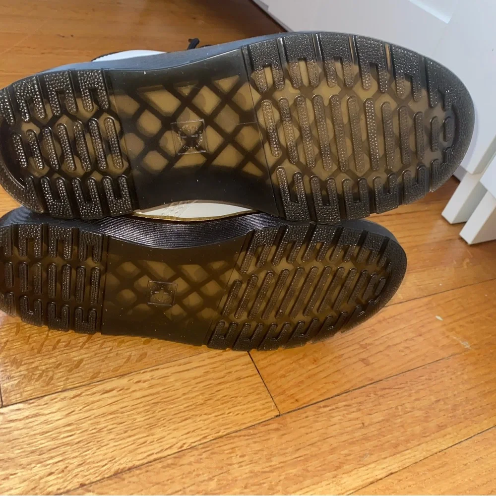 white Dr. Martins boots - Picture 5 of 5